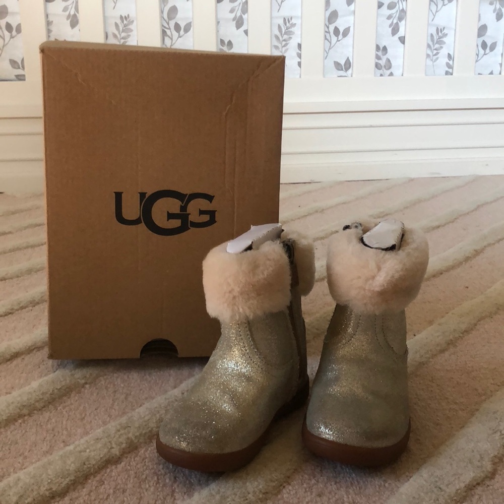 Stunning gold fur UGG boots!